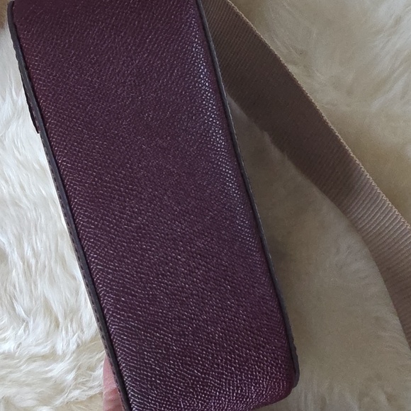 Gorgeous Dooney & Bourke Alpine Ambler 20 Grape Crossbody Bag ๐๐ - Picture 13 of 16